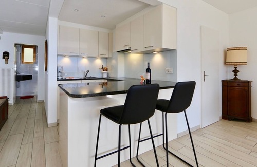 Orselina Apartment | Corner apartment on the 3rd floor for 1-3 persons.
