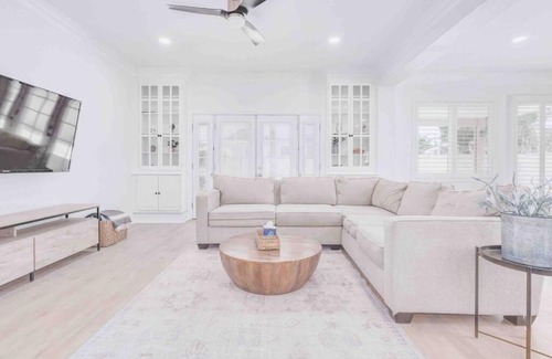 Eastvale House | Corner-Charming retreat in a quiet area