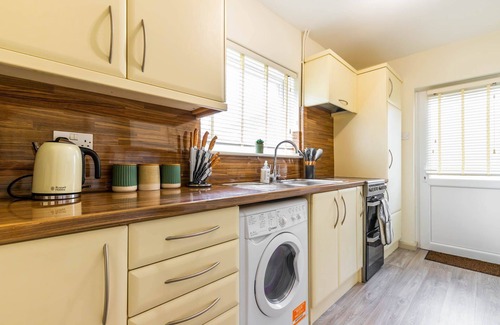 Norwich House | Corner Cottage | 1-Bedroom Cottage Close To Norwich City Centre