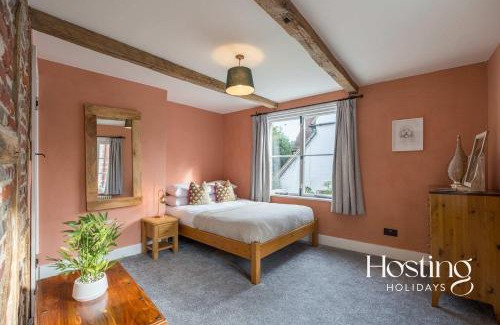 Henley House | Corner Cottage - 3 beds bathtub outdoor terrace