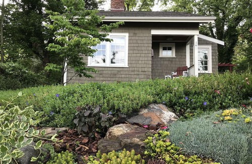 Historic Montford Cottage | Corner Cottage: A Romantic Retreat Near Downtown Asheville