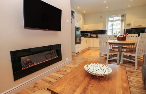 Tideswell Cottage | Corner Cottage