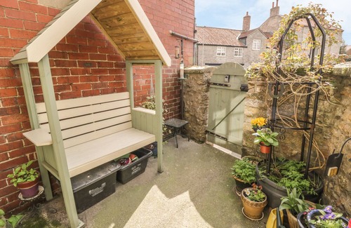 Kirkbymoorside Cottage | CORNER COTTAGE, pet friendly, with a garden in Kirkbymoorside