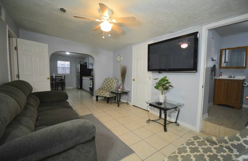 El Paso Apartment | Corner Gem near Del Sol Hospital