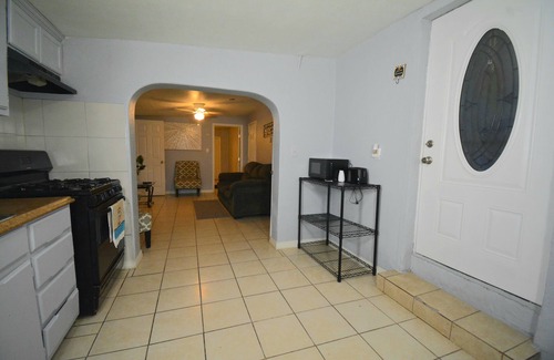 El Paso Apartment | Corner Gem near Del Sol Hospital