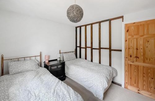 Coleman's Hatch Apartment | Corner House