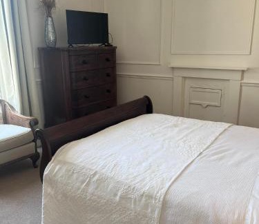 Torrington House | corner house Guest house