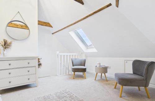 Herstmonceux House | Corner House- hot tub and outdoor fireplace