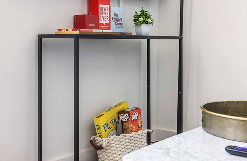 East Cesar Chavez Apartment | Corner Loft Downtown ATX - Queen & Sofa Bed