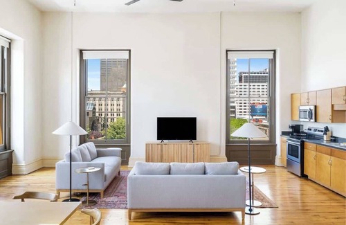 Downtown Louisville Apartment | Corner Loft in Historic Building on Whiskey Row
