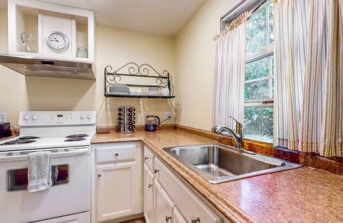 Lakeport House | Corner Lot Carriage House with Storybook Yard