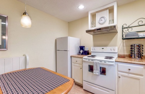 Lakeport House | Corner Lot Carriage House with Storybook Yard