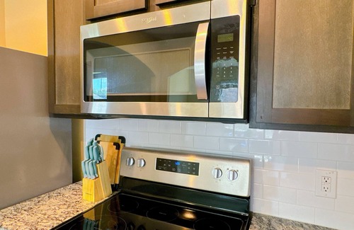 Crowley House | Corner Lot Home. Pet OK. Extended stay welcome