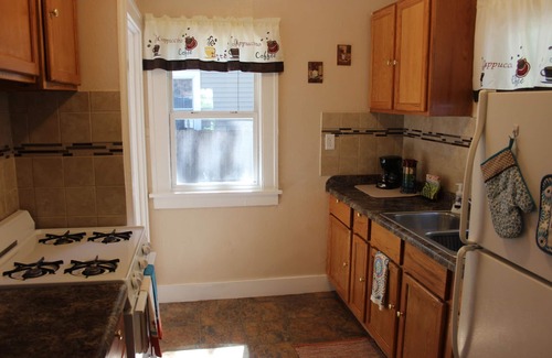 Cedar Rapids House | CORNER OF CALM IN THE ♥ OF CEDAR RAPIDS!