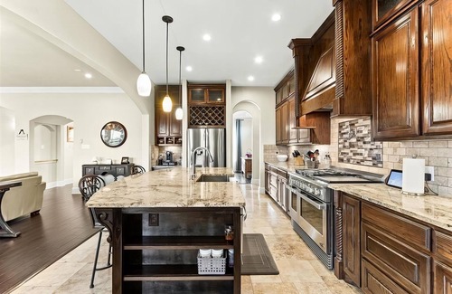 McKinney House | Corner Rustic Retreat with a View