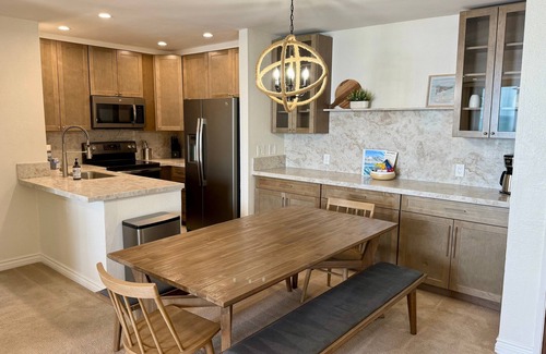Townsite Condo | Corner Top Level 2-bedroom on Oceanfront- Sleeps 6 - D313 North Coast Village
