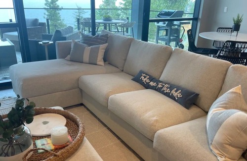 McKinley Condo | Corner unit, 1400 sq ft 2-bedroom lake-view condo with AC+Pool
