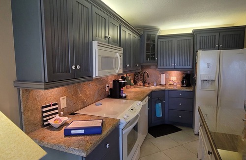 Fort Pierce Condo | Corner unit directly on golf course with ocean peak in Ocean Village