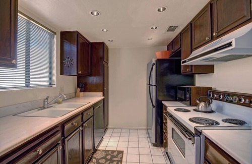 Baristo Condo | Corner View Condo - Walk to Downtown Palm Springs - Ramon Estados Treehouse