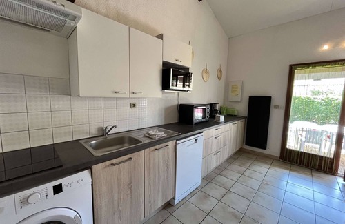 Portiragnes-Plage House | Corner villa located in a secured residence with pool, for 5 persons, at only 400m from the beach.