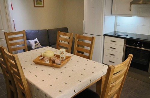York House | Cornerhouse, a luxury townhouse 15mins walk along the charming river to the city