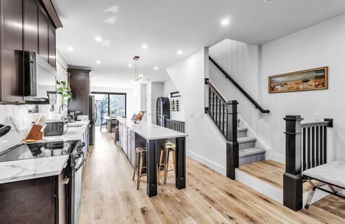 Williamsville House | Cornerhouse716 - Modern NEW BUILD in central spot!