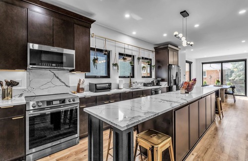Williamsville House | Cornerhouse716 - Modern NEW BUILD in central spot!