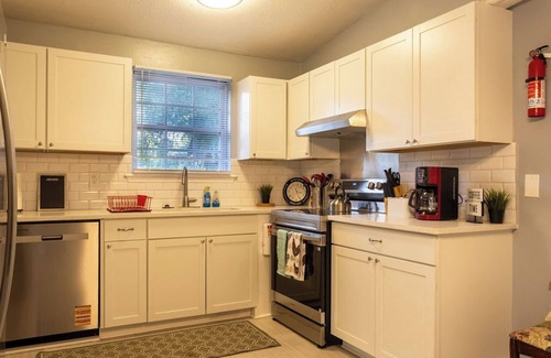 Cedar Hills House | ~Cornerstone Casa Sleeps 12 Ample Parking~