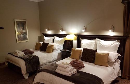 Lynnwood Ridge House | Cornerstone Guest Lodge