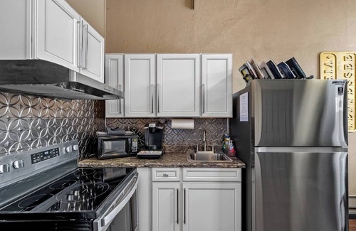 Bristol Apartment | Cornerstone Loft in Downtown Bristol