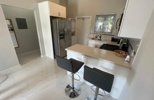 Nassau Apartment | Cornerstone Rentals Lovely 1-BdRm Midtown Unit 1