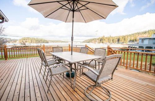 Oak Harbor House | Cornet Bay Cottage