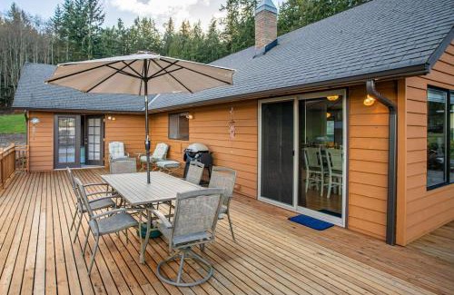 Oak Harbor House | Cornet Bay Cottage