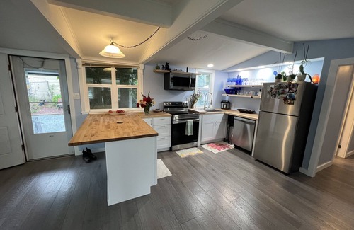 Oak Harbor House | Cornet Bay home at Deception Pass State Park, 100 ft to beach, huge yard pets ok