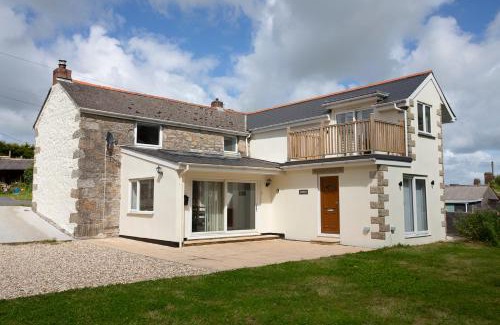 Helford Passage House | Cornish Cottage - Sleeps 8/9