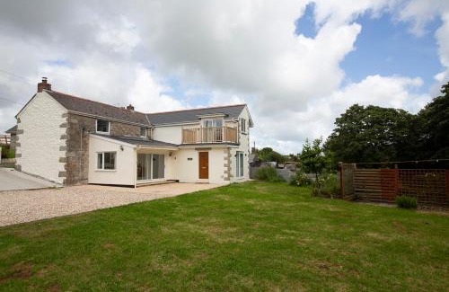 Helford Passage House | Cornish Cottage - Sleeps 8/9