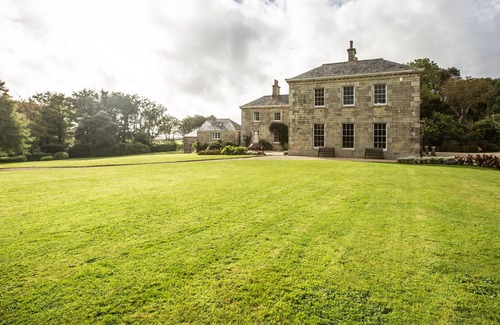 Newquay House | Cornish Manor house 22 acres, 10 mins from surfing beaches