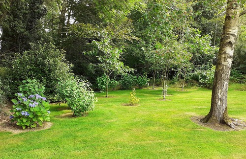 Garrykennedy House | CORNODE COTTAGE, family friendly in Garrykennedy, County Tipperary