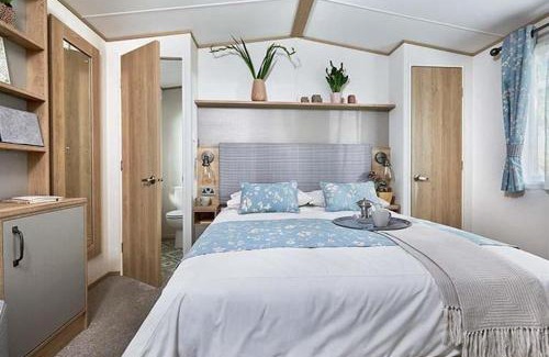 Truro Apartment | Cornwall Holiday Cabin with Hot tub & Sea view