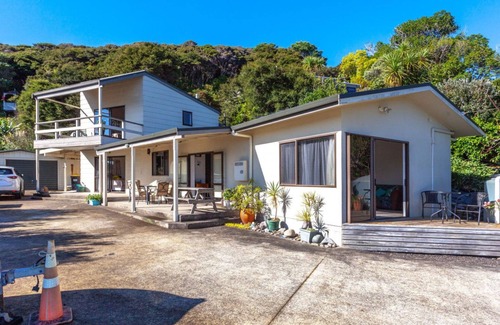 Te Kouma House | Coromandel Beach Bach with sea views, close to sugarloaf boat ramp