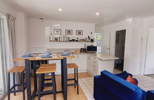 Coromandel Cottage | Coromandel Town Harbourside 29B ~ Boat Parking ~ Central Location