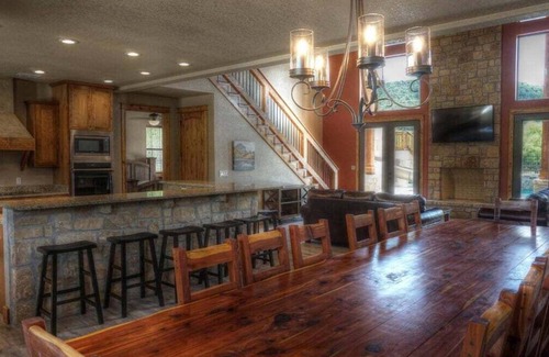 Concan House | Corona del Rio @ Frio Premier Rental Homes