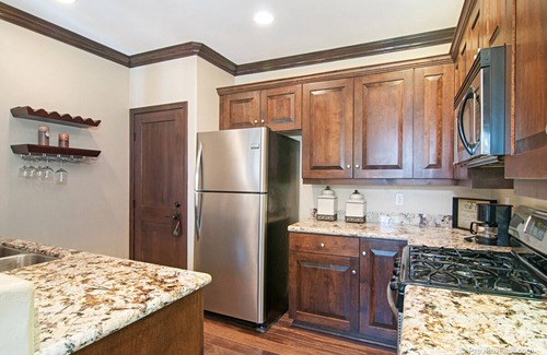 Coronado Condo | Coronado Beach Condo - centrally located to beach and town