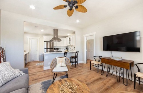 Coronado Apartment | Coronado Unit 1 - B Ave Bungalows · King-sized 1/1, 5-10 Min Walk to Coronado Beach!