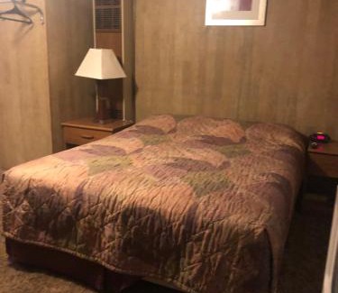 Lindsborg Hotel | Coronado West Motel