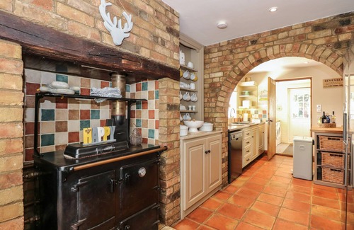 Wisbech Cottage | CORONATION COTTAGE, family friendly, with a garden in Upwell
