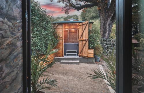 Lindale House | Coronation Cottages, Modernised 200-Year-Old Lake District Cottage Getaway for Two