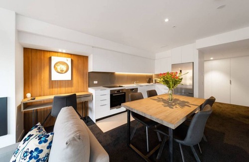 Arthur's Point Apartment | Coronet Apartment, Comfort and views,