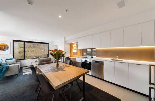 Arthur's Point Apartment | Coronet Apartment, Comfort and views,
