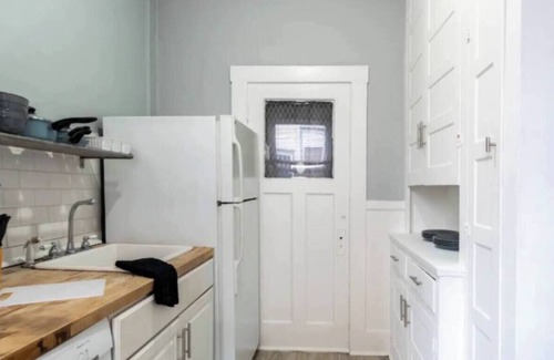 Detroit Apartment | Corp & Medical Stays/Monthly Discounts Available